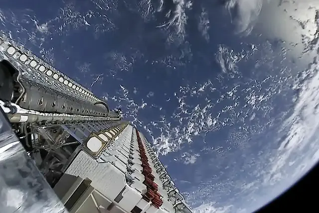 2019 · 头一批 60 颗星链卫星